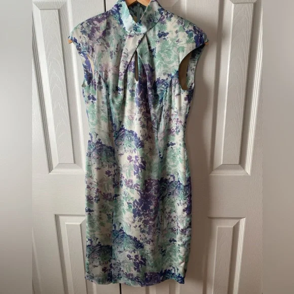 SHANGHAI TANG Green/Purple Floral 100% Silk Crepe Mini Sheath Dress SZ 8 - Picture 2 of 13